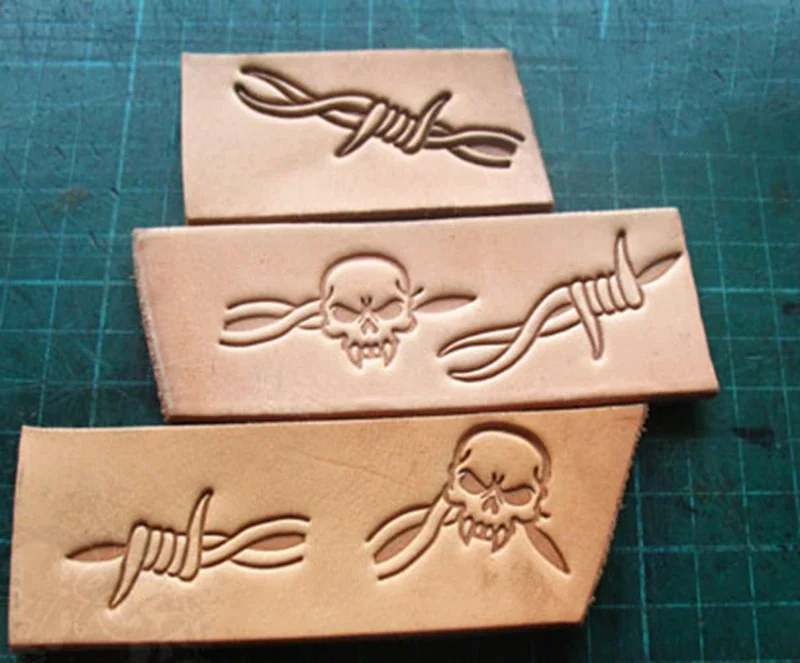 Unique Leather Work - 5 個の棘と頭蓋骨のパターン手仕事ユニークなデザインの彫刻パンチスタンプクラフトレザーと革彫刻ツール