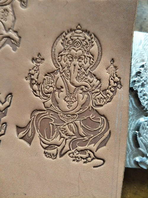 Unique Leather Work - 手作業のユニークなデザインの革細工ツール、彫刻パンチ、スタンプクラフト革、革彫刻ツール付き、ガネーシャ模様
