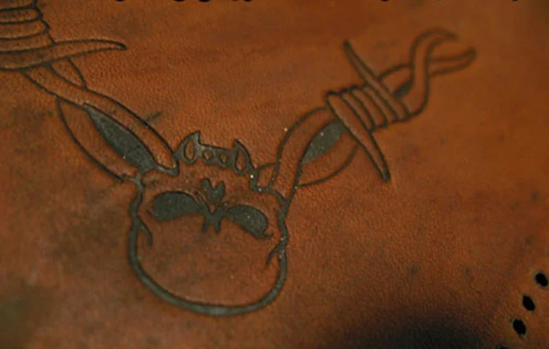 5 個の棘と頭蓋骨のパターン手仕事ユニークなデザインの彫刻パ - Unique Leather Work のレビューと価格